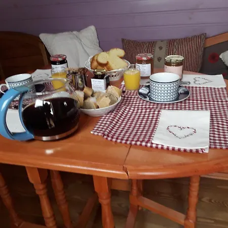 Bed & Breakfast La Roulotte De L'ami Nature 3*
