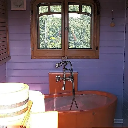 La Roulotte De L'ami Nature Bed & Breakfast Barrais-Bussolles