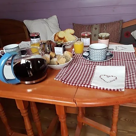 La Roulotte De L'ami Nature Bed & Breakfast