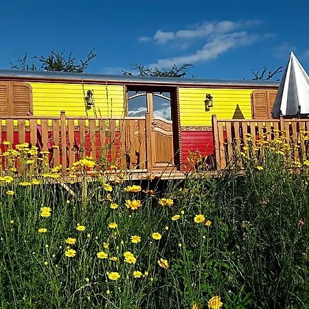 La Roulotte De L'ami Nature Bed & Breakfast
